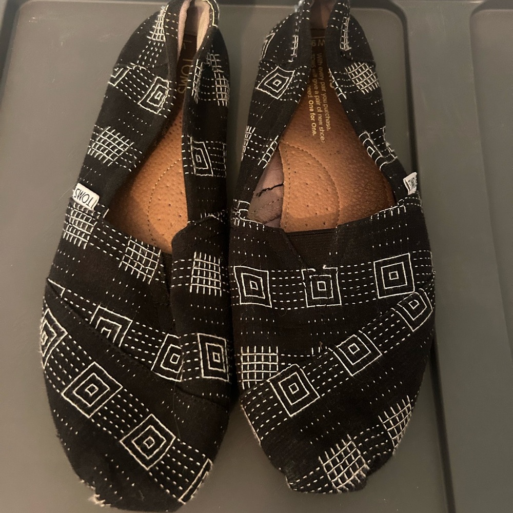 Toms Black and White Geometric Slip-Ons